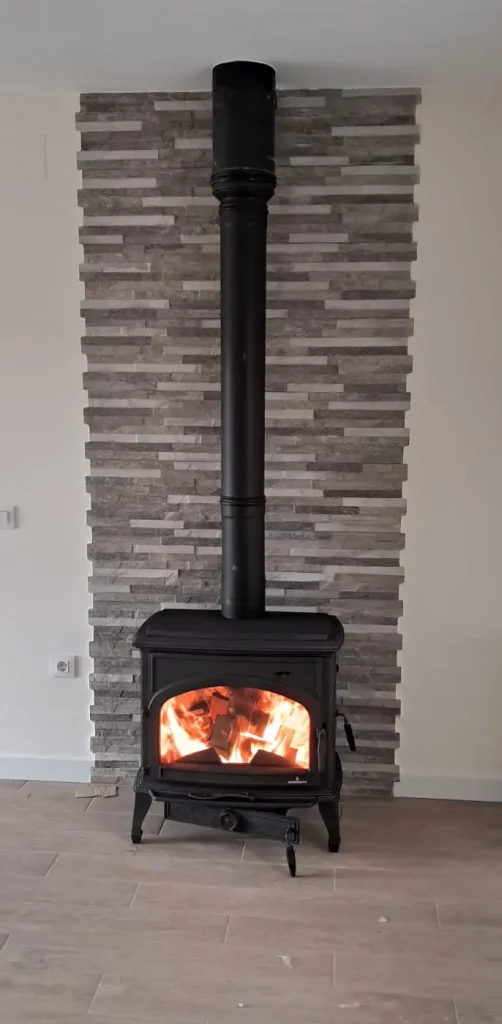 Construcción de chimeneas a medida con revestimiento térmico de alta calidad en Aranda de Duero